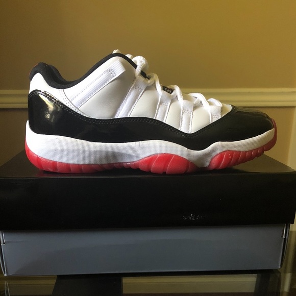 Air Jordan 11 Retro Low - Picture 2 of 5